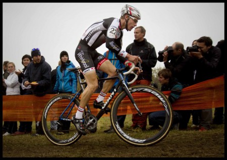 Lars van der Haar si dojel v závodě světového poháru v Táboře pro celkové druhé místo.